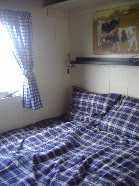 Your Cozy Waggon At The Cows' Paradise Bed & Breakfast